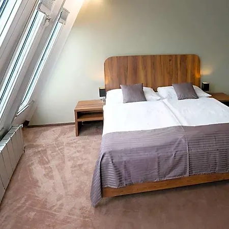 Jested 4*