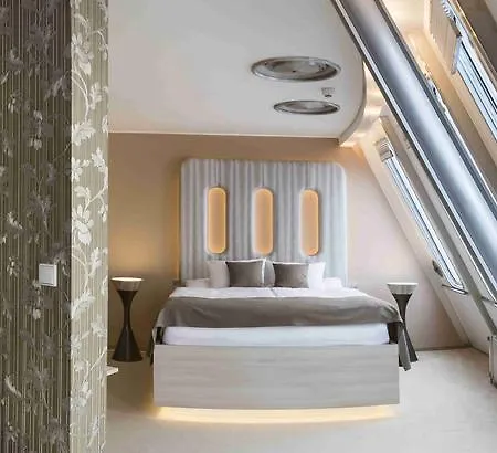 Jested 4*